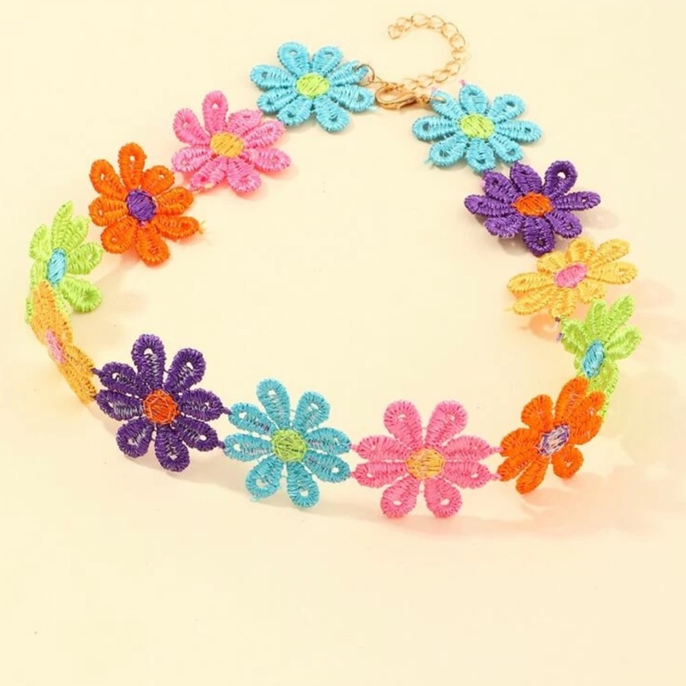 brand new retro daisy choker